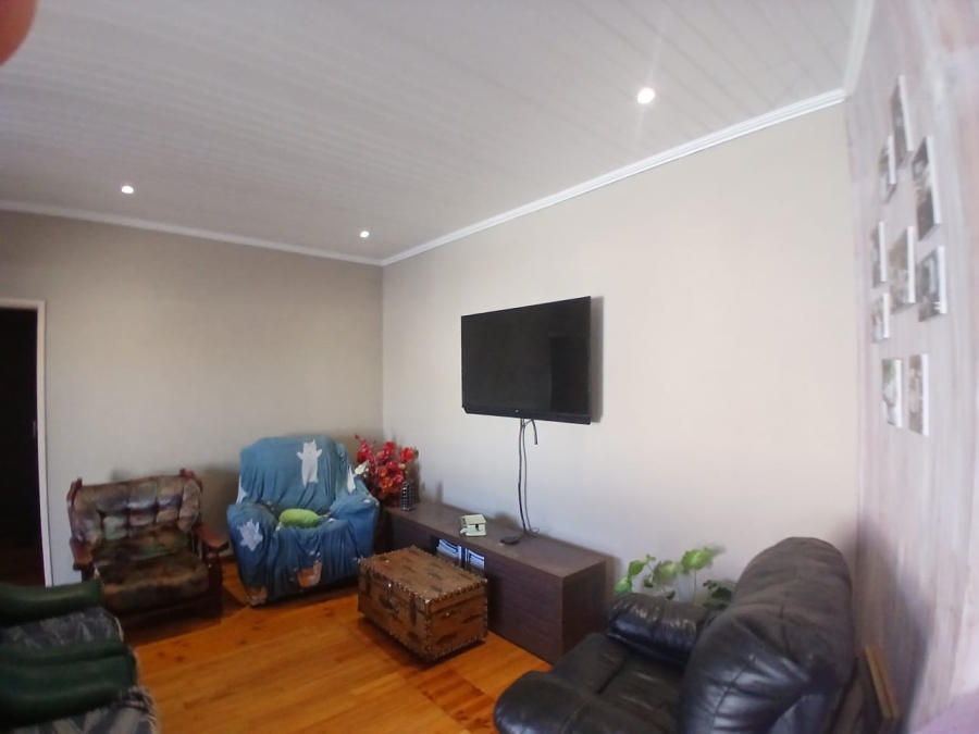 4 Bedroom Property for Sale in Avondale Western Cape